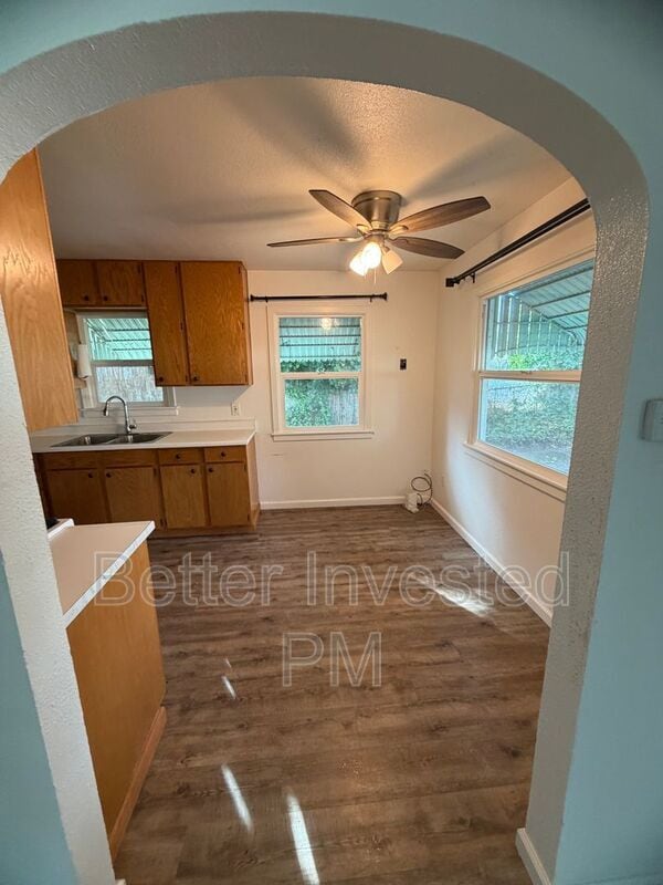 Building Photo - 727 N Pine St