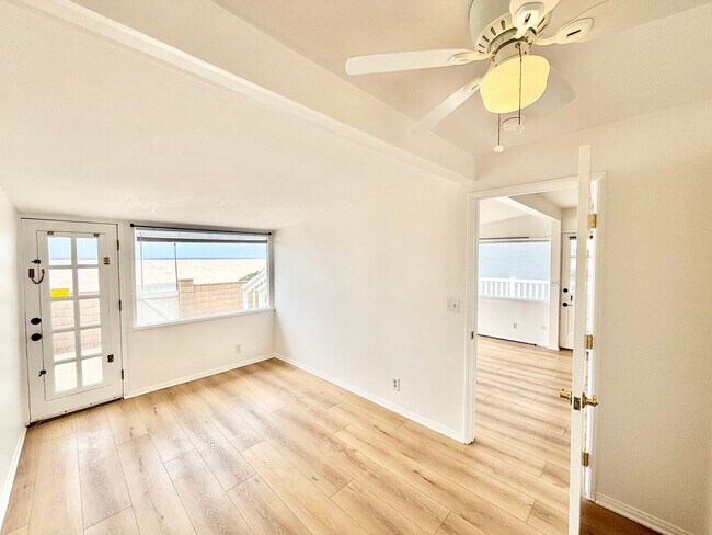 Building Photo - 4027-4029 Ocean Dr