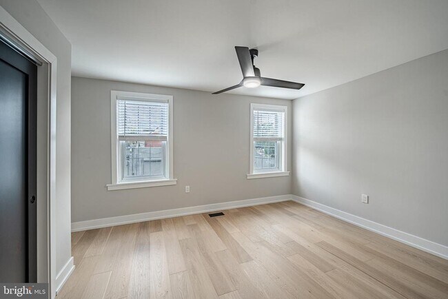 Building Photo - 303 W Washington St