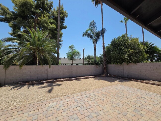 Building Photo - Beautiful 3 bedroom / 2 bath in Scottsdale!
