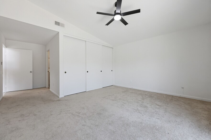 Building Photo - 14545 Hillndale Way