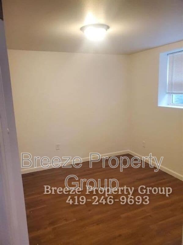 Building Photo - 1945 Ottawa Dr