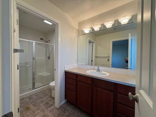 Building Photo - 2 Bed, 3 Bath in Cordata Neighborhood