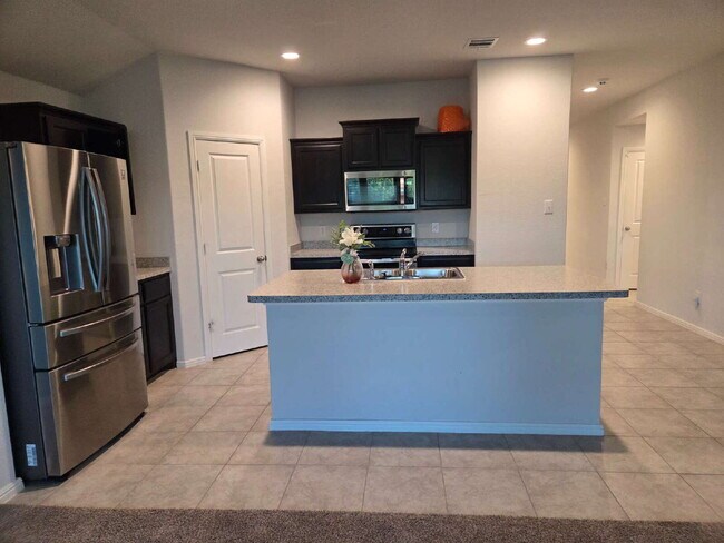 Building Photo - 3128 Winoak Dr