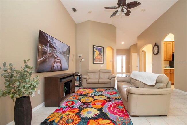Building Photo - 275 Dahlia Ct