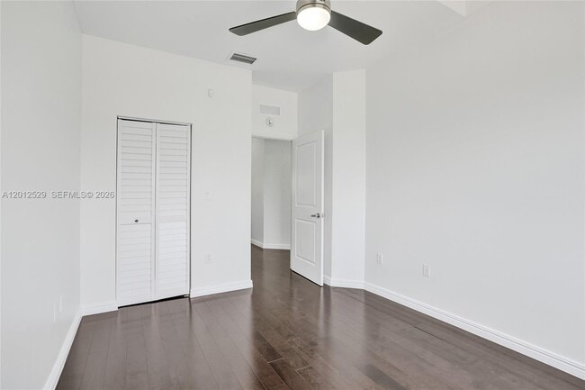 Building Photo - 2708 NE 30th Pl