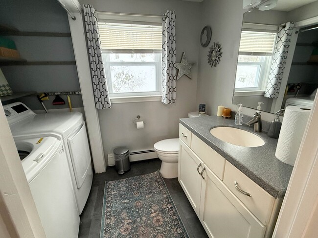 Building Photo - 53 Holmes Dr