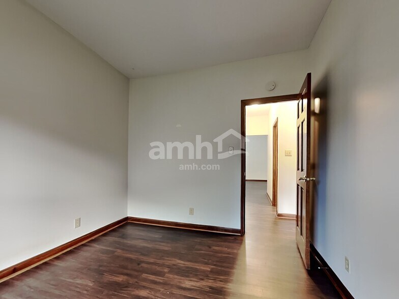 Building Photo - 9940 Wellcroft Ln