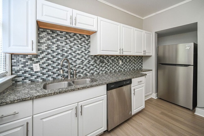 Building Photo - 2317 Stratford Ave