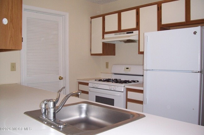 Building Photo - 107 Des Moines Ct