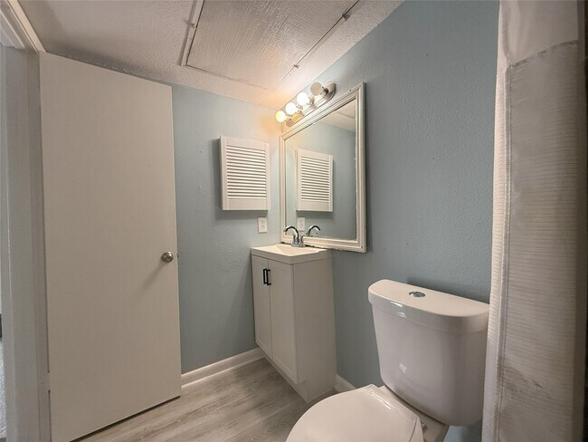 Building Photo - 8523 Hearth Dr