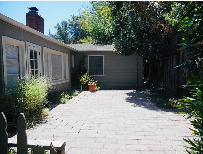 Building Photo - Charming Single Family Home in Lafayette A...