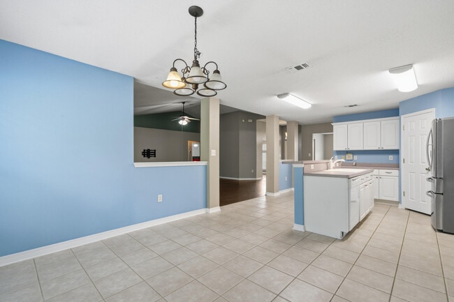 Building Photo - 2490 Pepper Dr