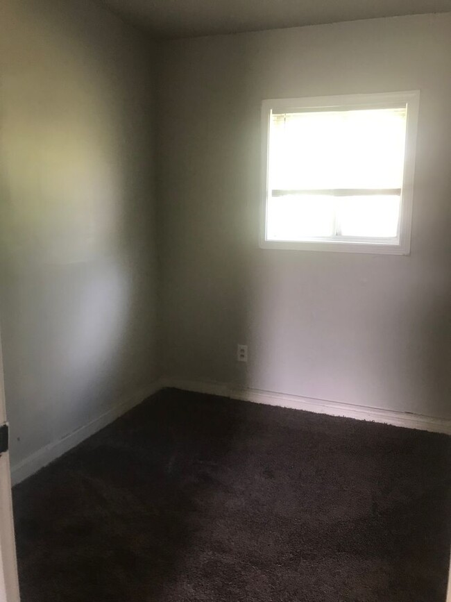Building Photo - 4 bedroom ranch near dearborn- Section 8 A...