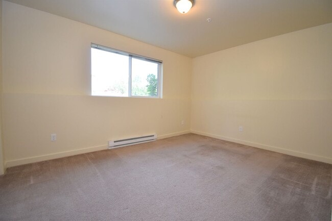 Building Photo - 807 W Villard St