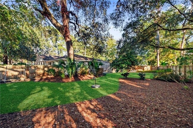 Building Photo - 900 Mallery St