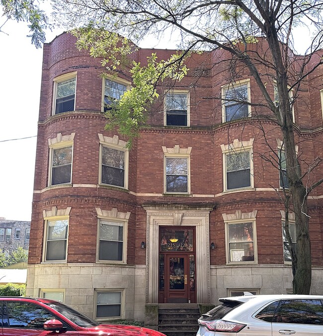 Building Photo - 1223 E 52nd St