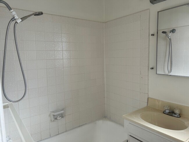 Building Photo - 441 36th St