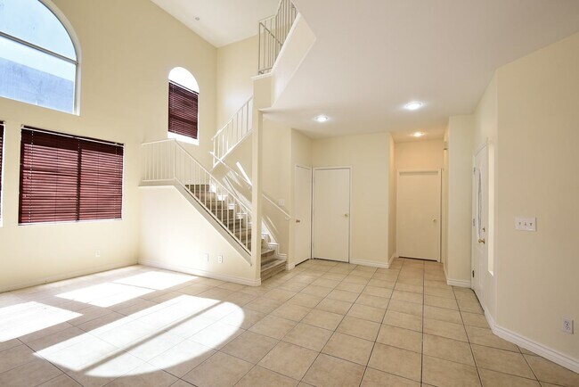 Building Photo - Charming 3-Bedroom, 2.5-Bath Two-Story Home At Smoke Ranch!