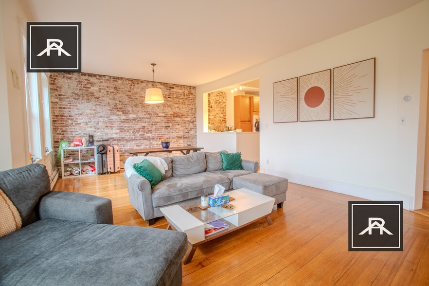 Building Photo - 256 Aspinwall Ave