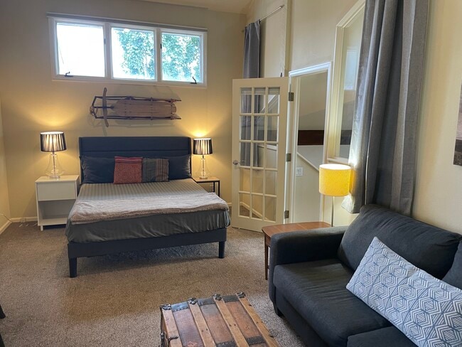 Building Photo - 230 Nottingham Rd