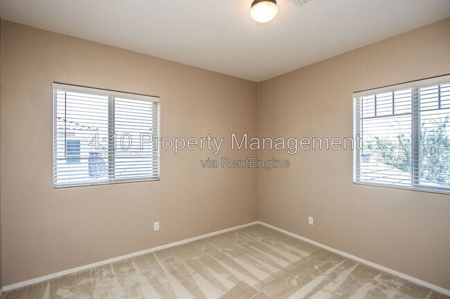 Building Photo - 951 E Bellerive Pl