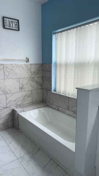 Building Photo - 212 Purslane Pass