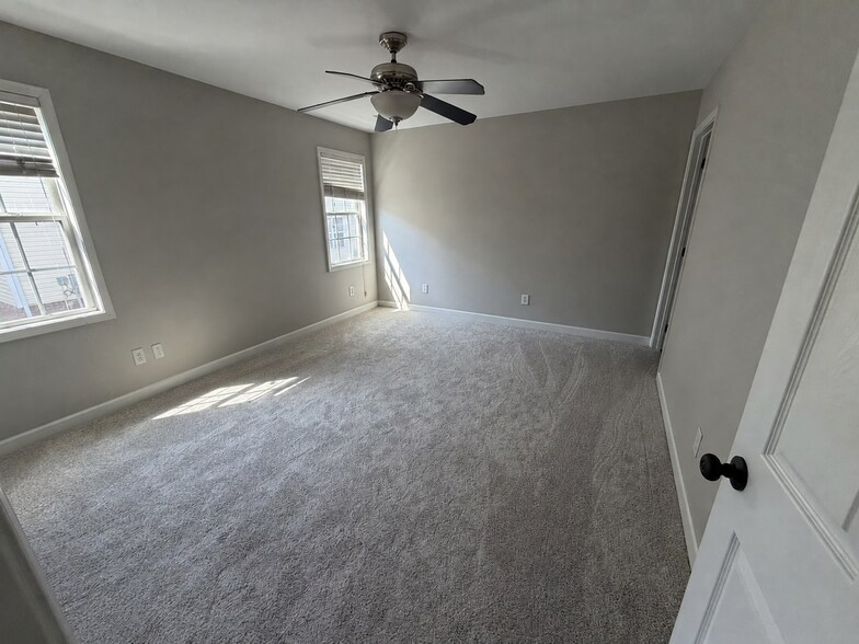 Primary Bedroom - 222 18th Ave SE