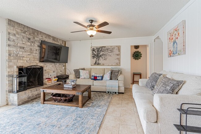 Building Photo - 12123 Monticeto Ln