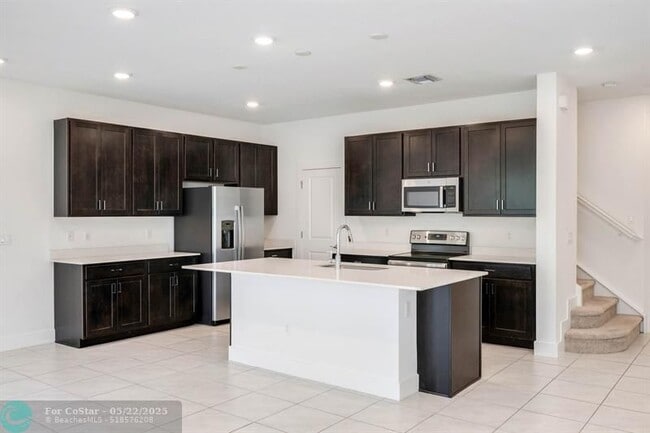 Building Photo - 210 Preserve Trl S