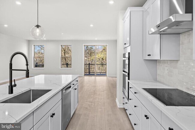 Building Photo - 6236 Folly Ln