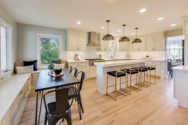 Building Photo - 2408 Cumberland Cir