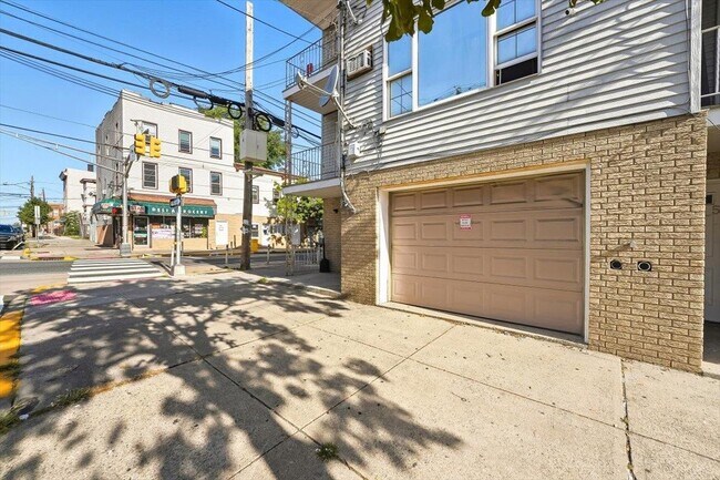 Building Photo - 56 POPLAR St