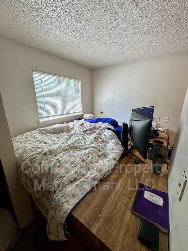 Building Photo - 913 Michigan St