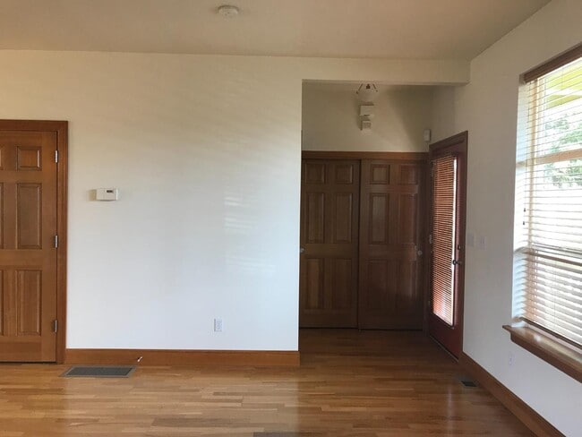 Building Photo - 3911 NE 9th Ave