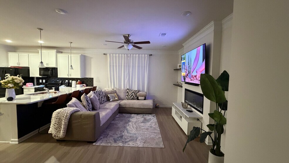 Building Photo - 3840 Pressley Ln