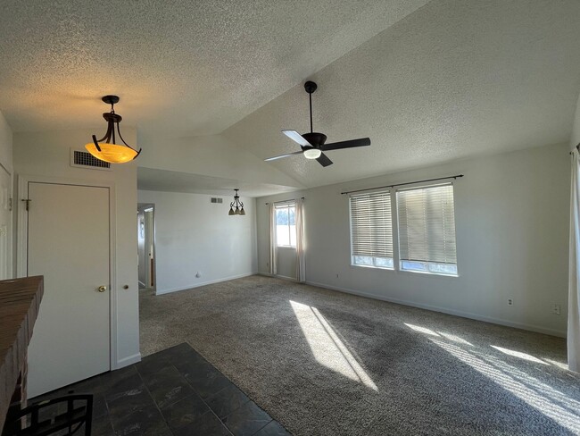 Building Photo - Cozy 2-Bedroom Top Floor Condo at Belmar P...