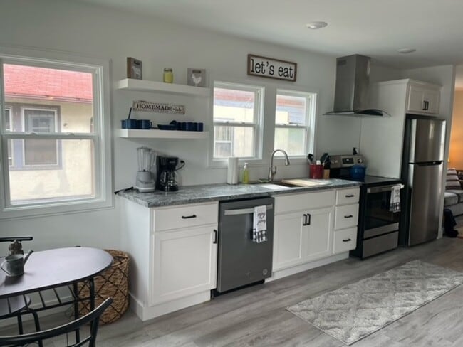 Building Photo - Cool 2 Bed House In Central COMO!