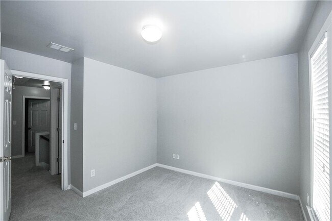 Building Photo - 2388 Fairlie Dr