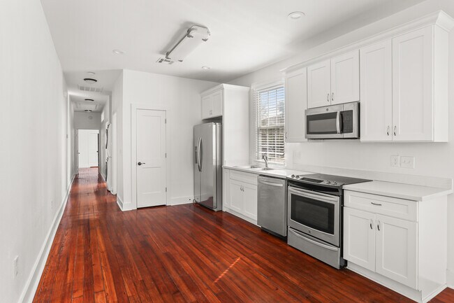 Kitchen - 4326 Earhart Blvd