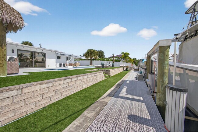 Building Photo - 12 Leeward Cir