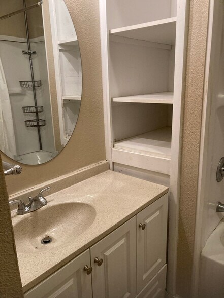 Building Photo - 710 Jeanette St