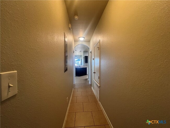 Building Photo - 1401 Loyal Ln