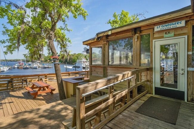 Building Photo - 1940 Bluewater Blvd