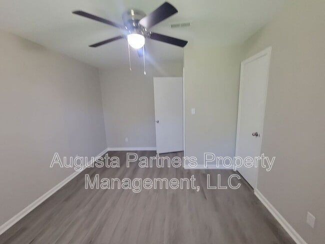 Building Photo - 1546 Hamilton Dr