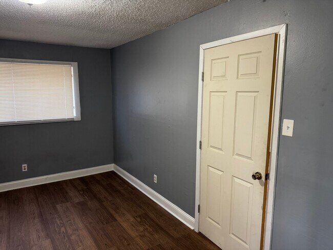 Building Photo - 5526 Stonewall St