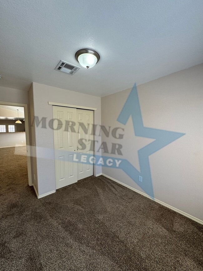 Building Photo - 4 Bed House with converted garage!