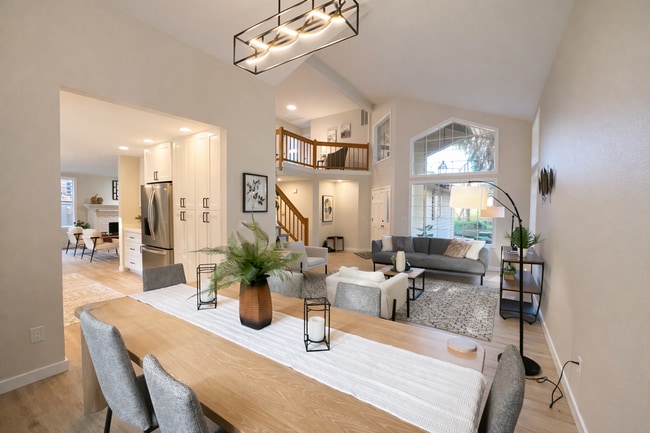 Building Photo - Spacious 3-Bedroom Home with Sunroom in Private Lake Community – Everett