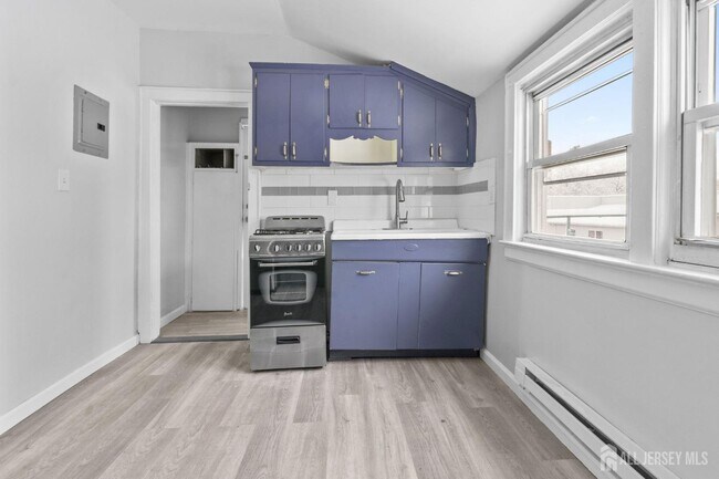 Building Photo - 211 N 13th St
