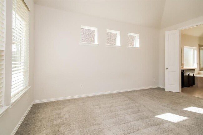 Building Photo - 24323 Huntcliff Dr